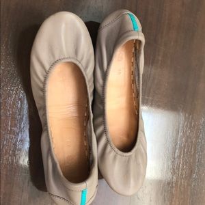 Barely worn Taupe Tieks size 10